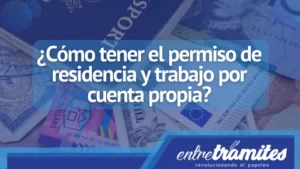 una mano portando un permiso de residencia y trabajo por cuenta propia