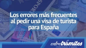 mano certificando una visa de turista